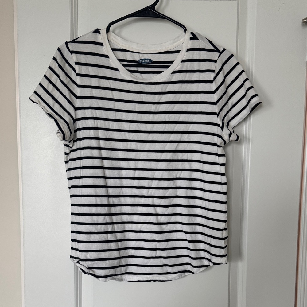 Old Navy Women's Black and White Striped Tee